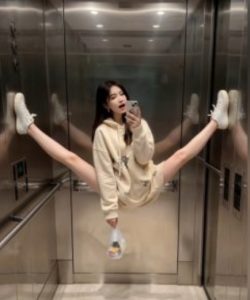 AI生成电梯一字马美女制作教程,条条流量上万,别再在外面被割韭菜了,全流程实操-网赚资源网